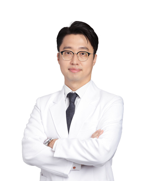 DR. 김훈진 원장